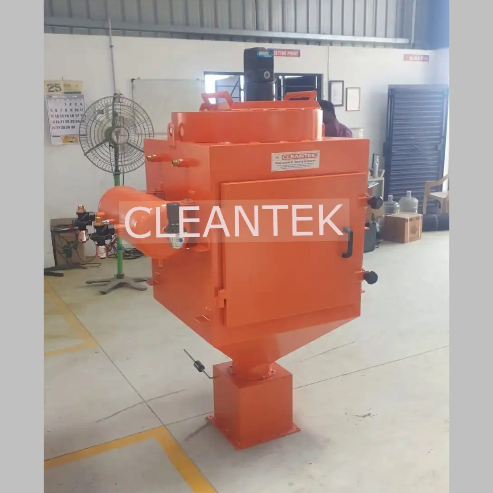 Hydraulic dust collector